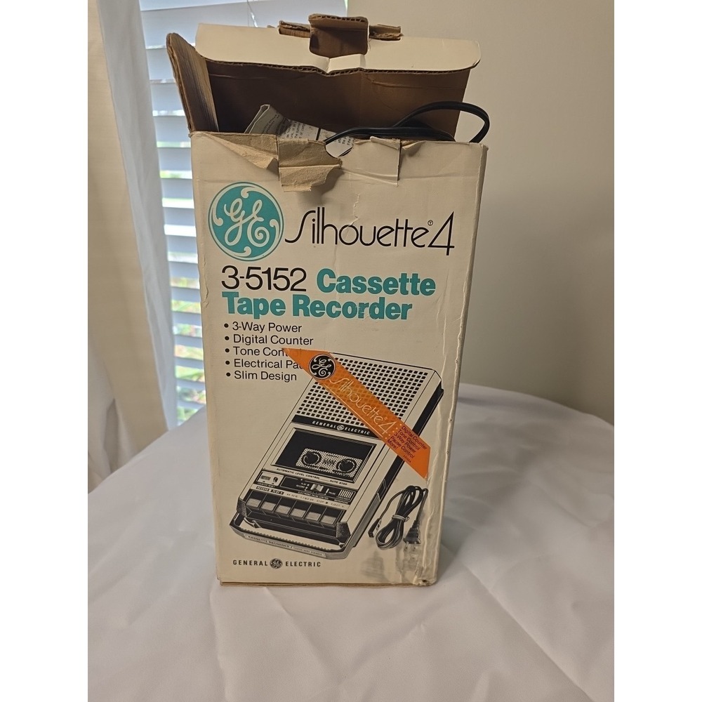 Vintage GE Silhouette 4 Cassette Tape Recorder  Tested Works Model 3-5152 W/ Box